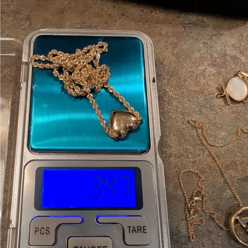 10 k yellow gold neckle and pedant new - Picture 6 of 8